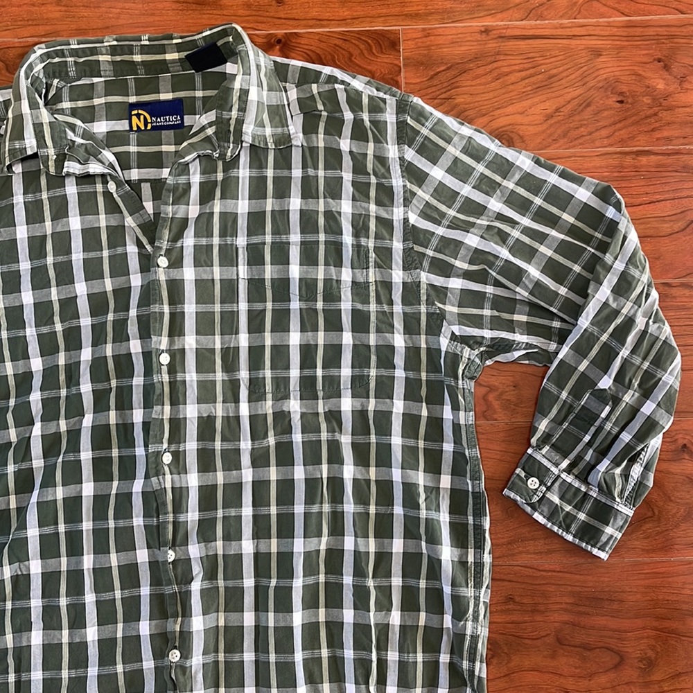 Nautica Green and White Plaid Men's Casual Long Sleeve Button Down Shirt - Picture 2 of 7